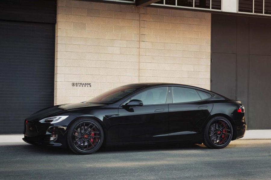  Tesla Model S P100D on Strasse Wheels 2018 года  (фото 14 из 17)